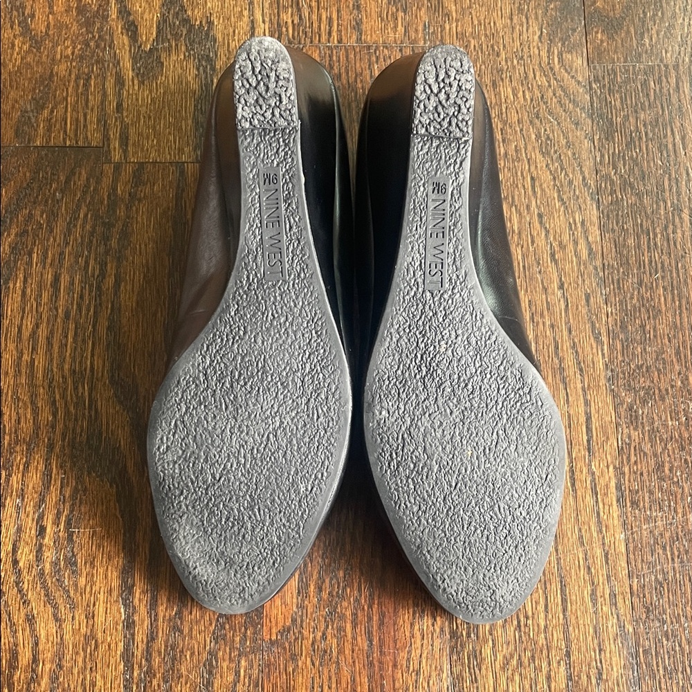 Nine West Classic Black Wedge Shoes - Picture 3 of 6